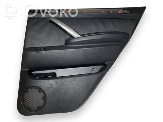 Apšuvums aizmugurējām durvīm