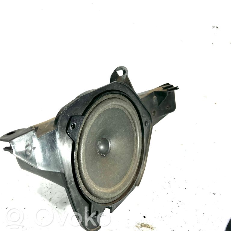 Speaker(s) in the rear window