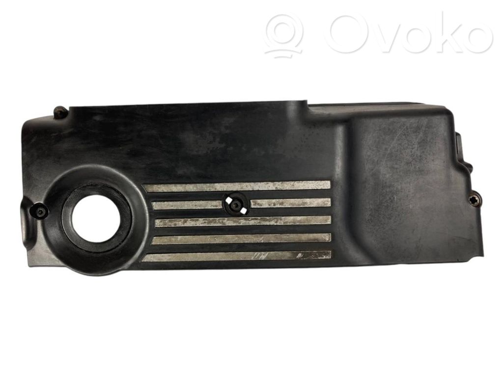 Dzinēja pārsegs (dekoratīva apdare)