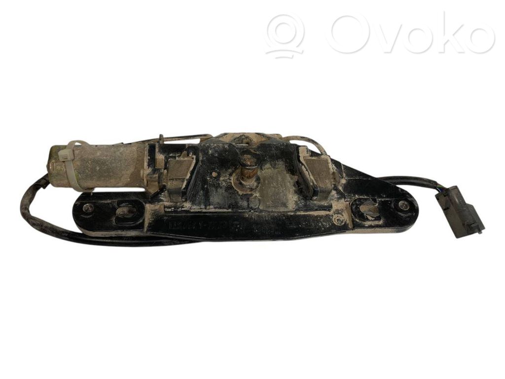 Aizmugurējā pārsega pievilcējs