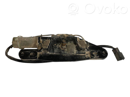 Aizmugurējā pārsega pievilcējs