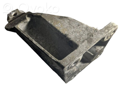 Engine mounting bracket