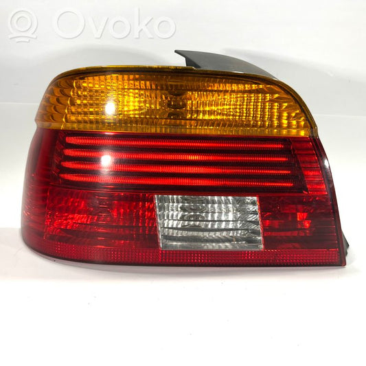 Aizmugurējais lukturis virsbūvē