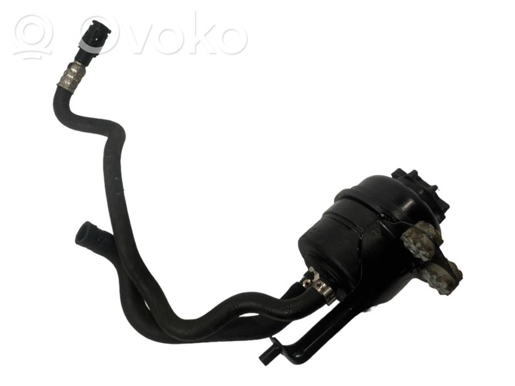 Stūres pastiprinātāja šķidruma tvertne