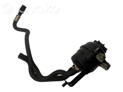 Stūres pastiprinātāja šķidruma tvertne