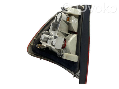 Aizmugurējais lukturis virsbūvē