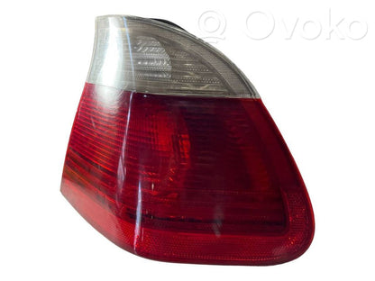 Aizmugurējais lukturis virsbūvē