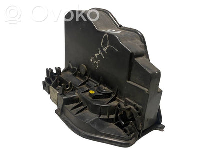 Priekšpusē slēdzene