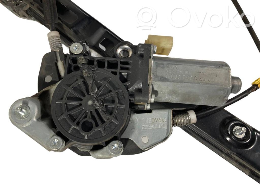 Priekšpusē elektriskā loga pacelšanas mehānisma komplekts