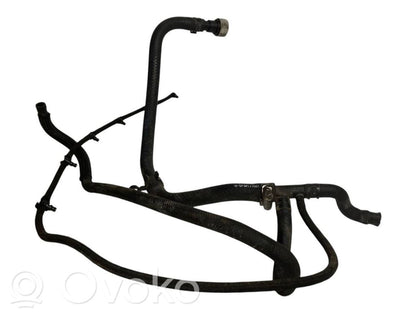 Caurule (-es) / šļūtene (-es)