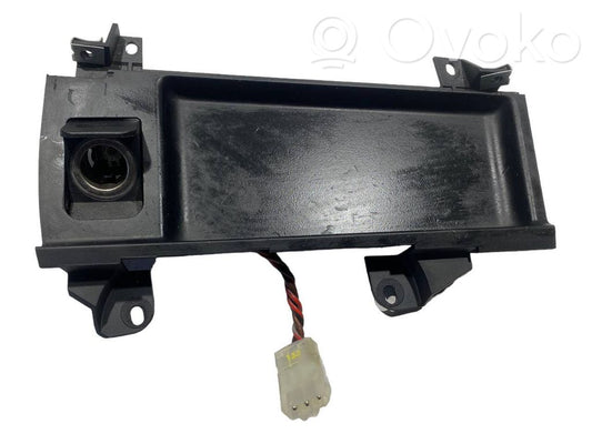 Cigarešu aizdedzināmais priekšā