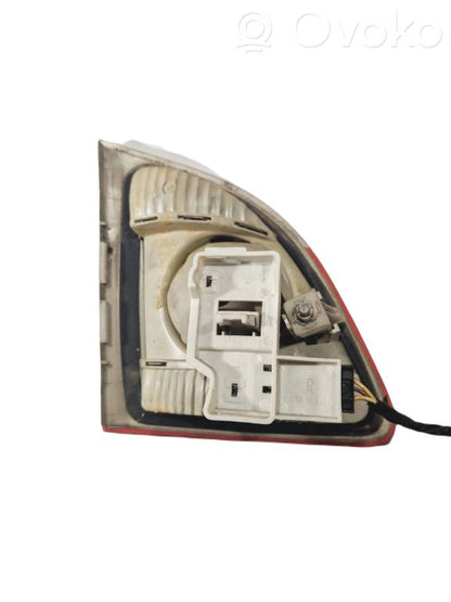 Aizmugurējais lukturis pārsegā