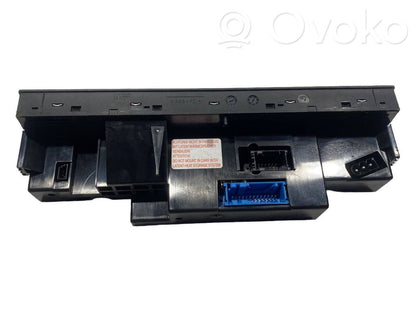 Gaisa kondicioniera / klimata kontroles / salona apsildes vadības bloks (salonā)