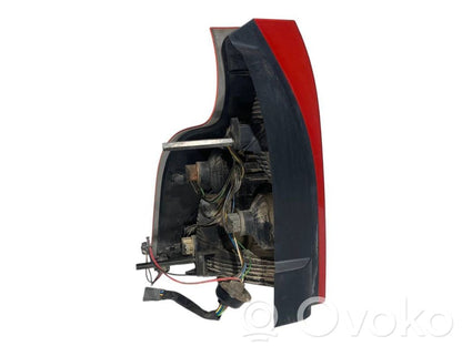 Aizmugurējais lukturis virsbūvē