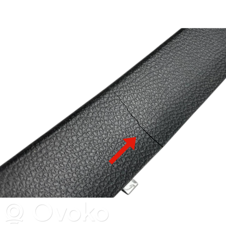 Augšējā dekoratīvā apdare (pie loga)