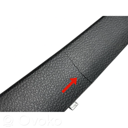 Augšējā dekoratīvā apdare (pie loga)