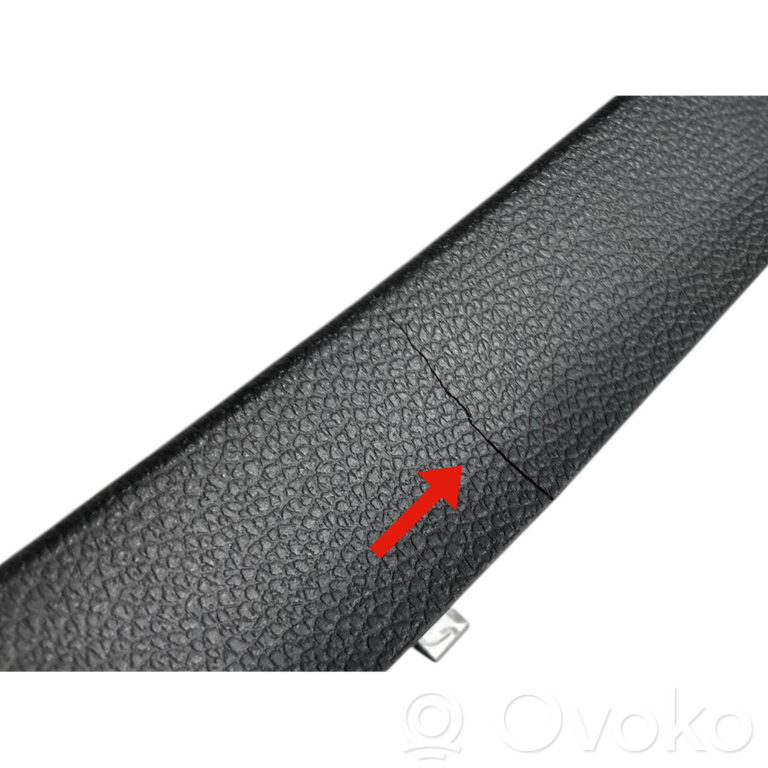 Augšējā dekoratīvā apdare (pie loga)