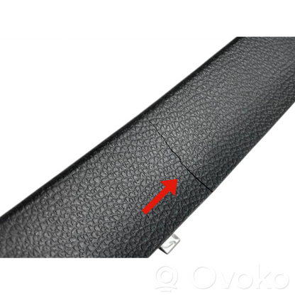 Augšējā dekoratīvā apdare (pie loga)