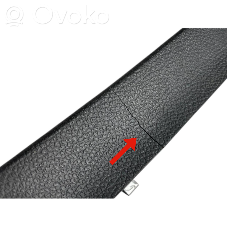 Augšējā dekoratīvā apdare (pie loga)