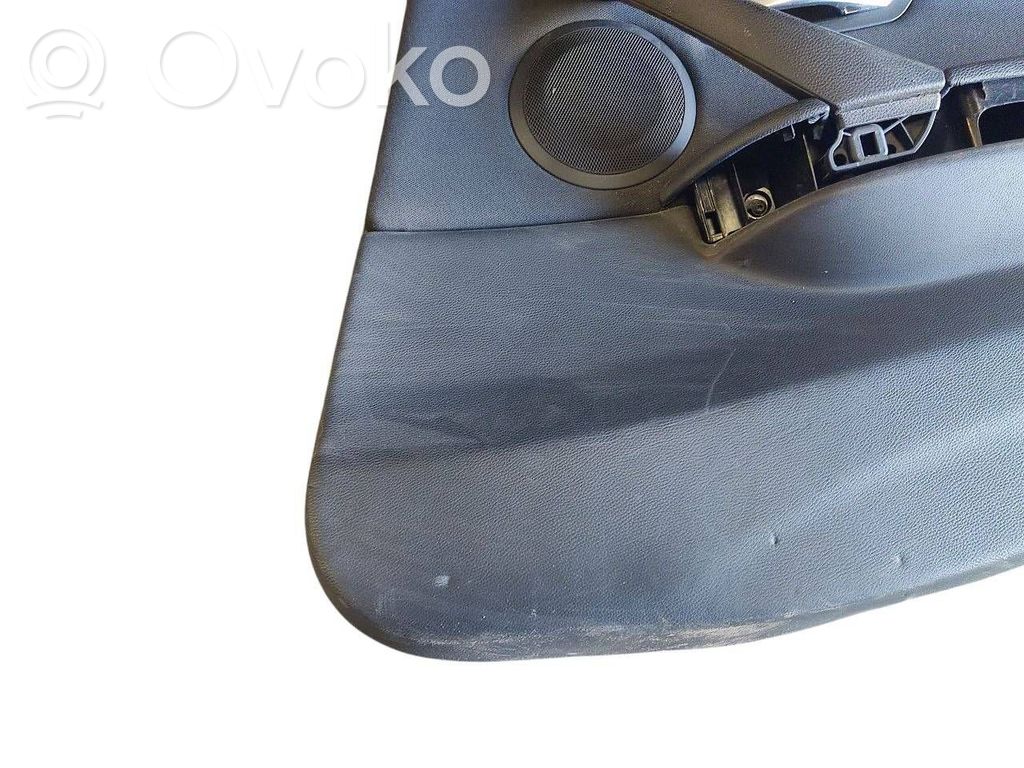 Apšuvums aizmugurējām durvīm