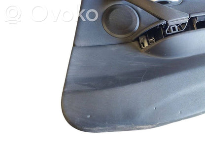 Apšuvums aizmugurējām durvīm