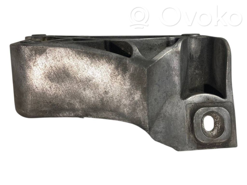 Dzinēja nostiprināšanas stiprinājums-kronšteins