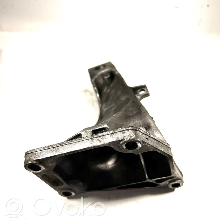 Dzinēja nostiprināšanas stiprinājums-kronšteins