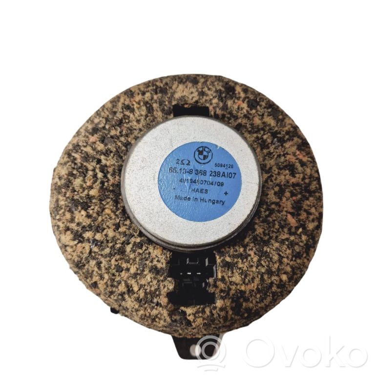 Динамик(и) в передней двери