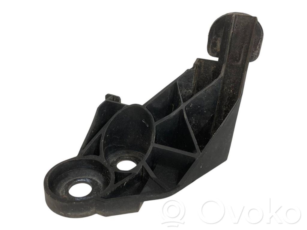 Priekšpusē bampera turētājs