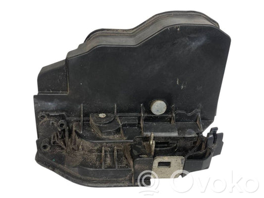 Priekšpusē slēdzene