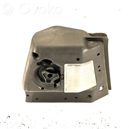 Держатель крышки заднего фонаря