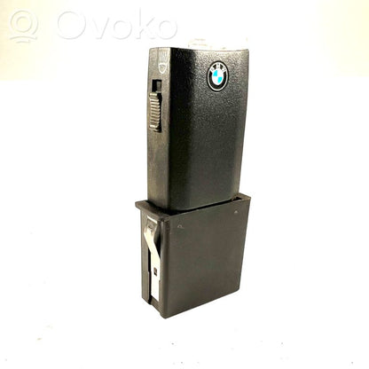 Портативный фонарик в бардачке