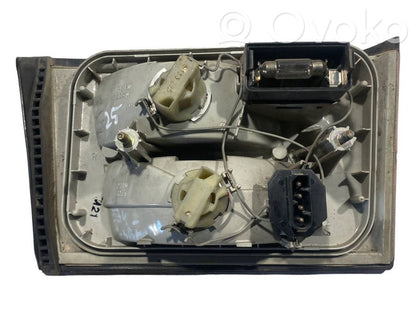 Aizmugurējais lukturis pārsegā