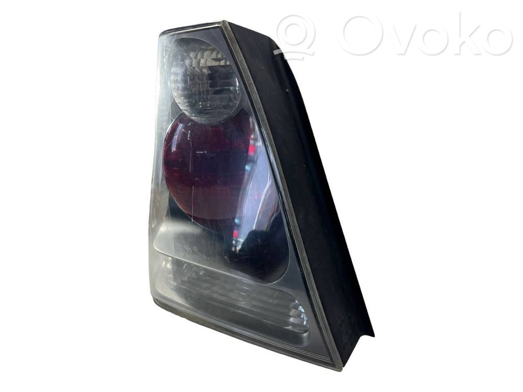 Задний фонарь в кузове