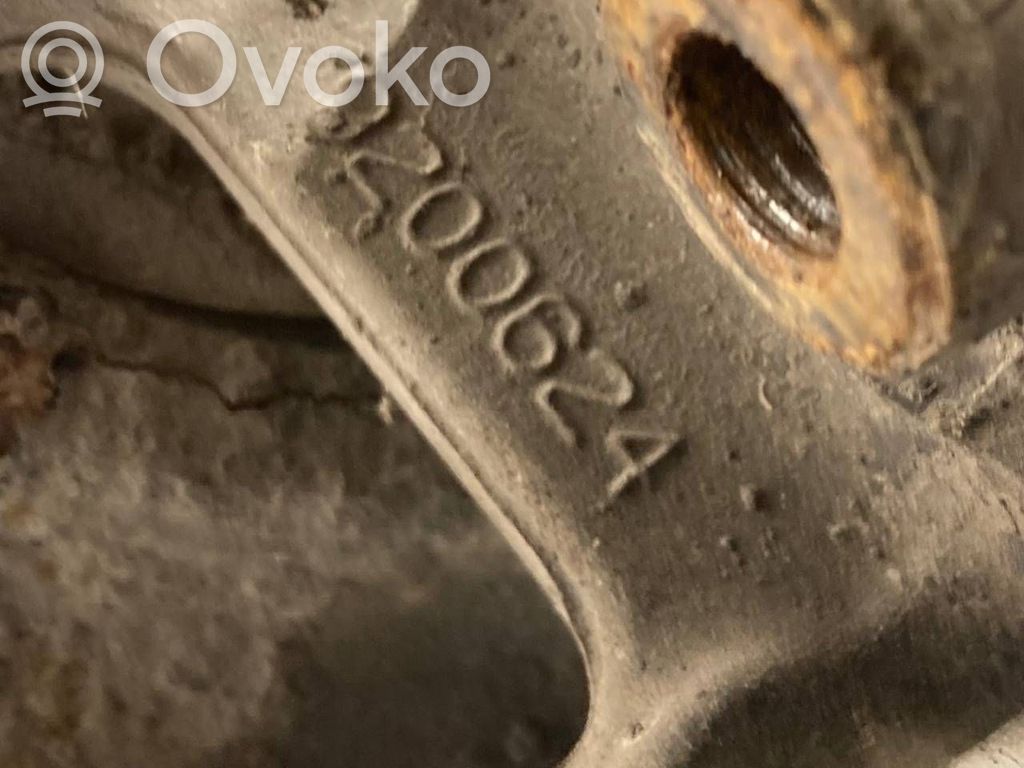 Aizmugurē riteņa rumbas vārpstas šarnīrs (stupica, capfa)