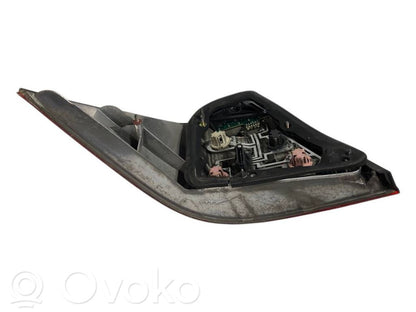 Aizmugurējais lukturis virsbūvē