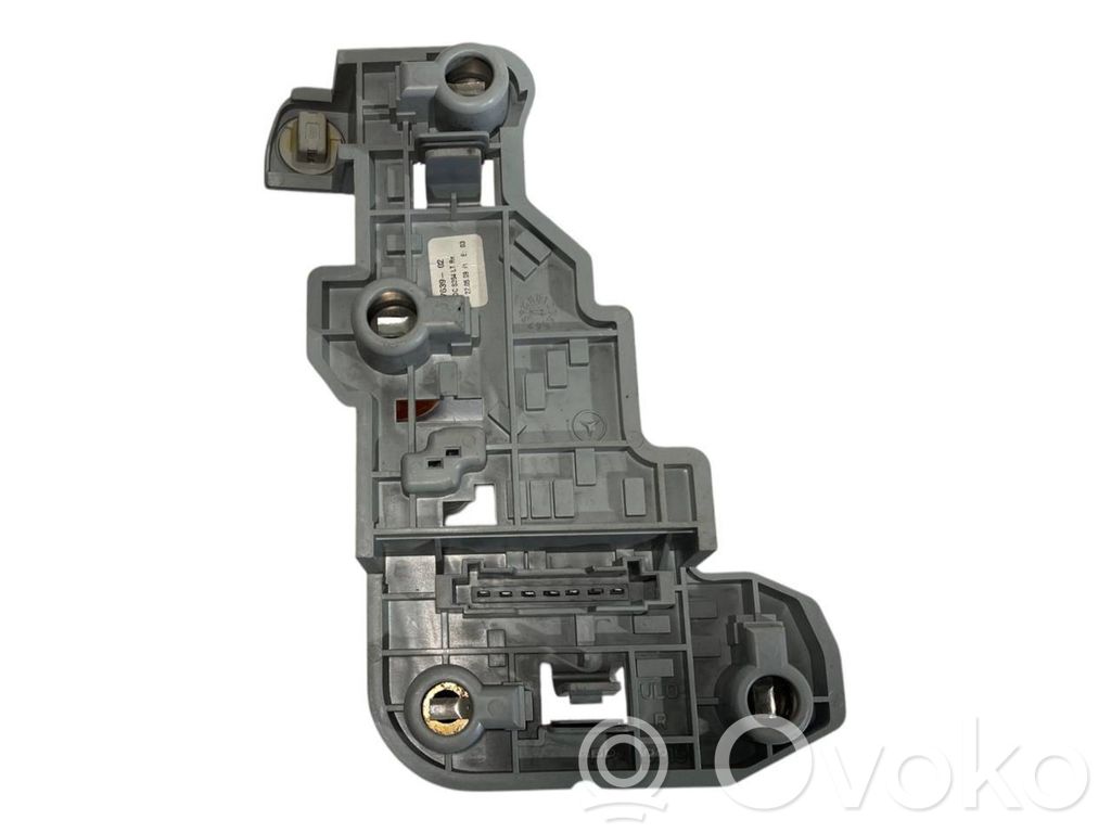 Aizmugures spuldzes vāka turētājs