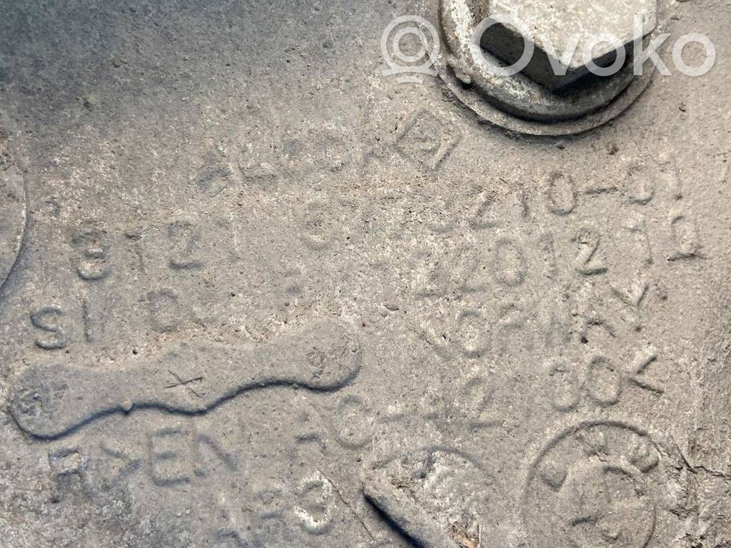 Priekšējā riteņa rumbas vārpstas šarnīrs (stupica, capfa)