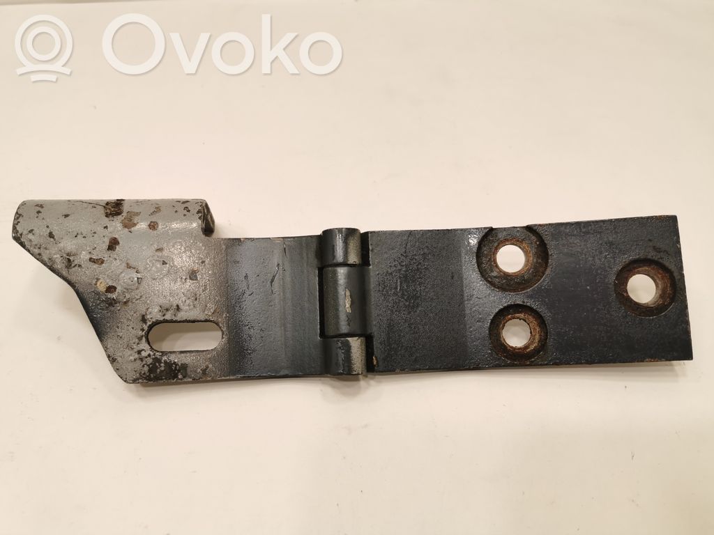 Dzinēja pārsega eņģe (-es)