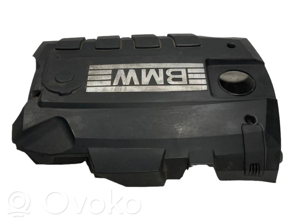 Dzinēja pārsegs (dekoratīva apdare)