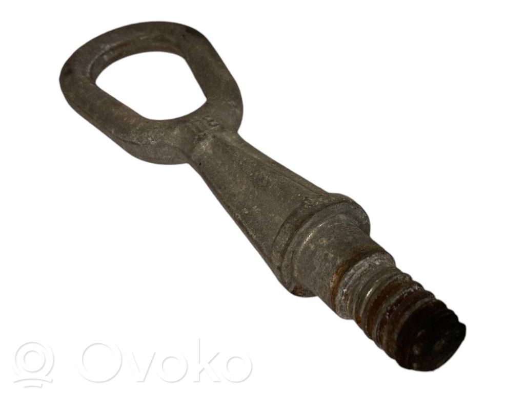 Буксировочный крюк