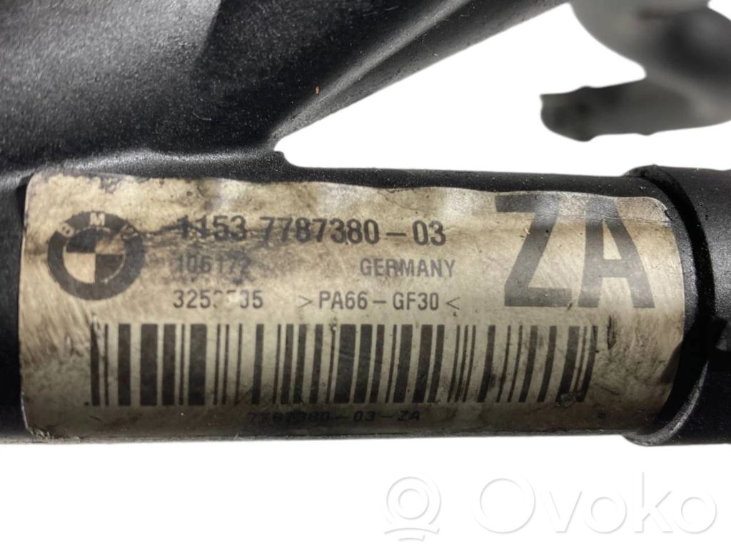 Caurulīte (-es) / šļūtene (-es)