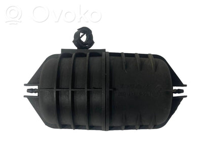 Vacuum air tank