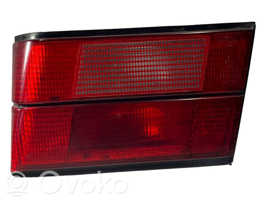 Aizmugurējais lukturis pārsegā