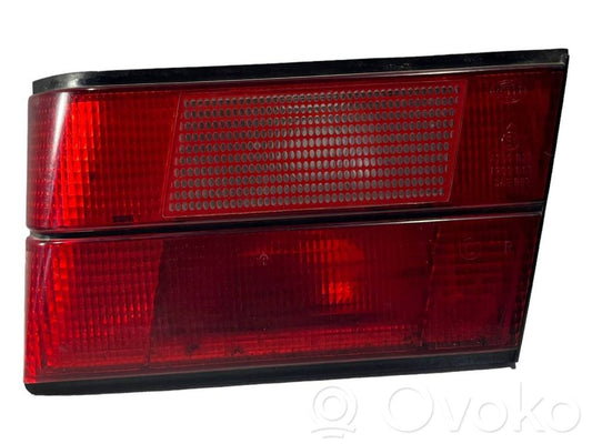 Aizmugurējais lukturis pārsegā