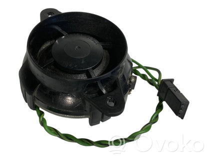 Augsto frekvenču skaļrunis (-i) priekšējās durvīs