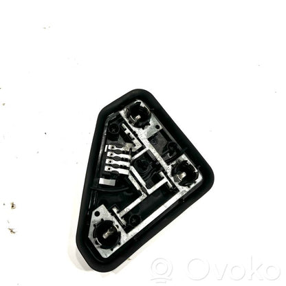 Aizmugures spuldzes vāka turētājs