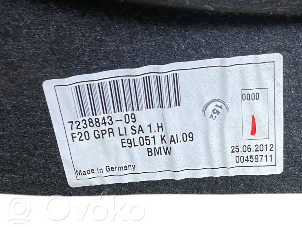 Bagāžnieka sānu apakšējās apdares panelis