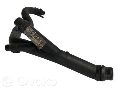 Caurulīte (-es) / šļūtene (-es)