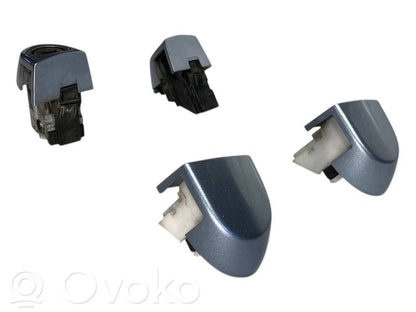 Priekšpusē durvju roktura vāciņš